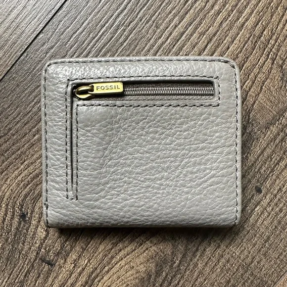 MADISON Fossil Leather Bifold Small ID Wallet - Picture 2 of 4